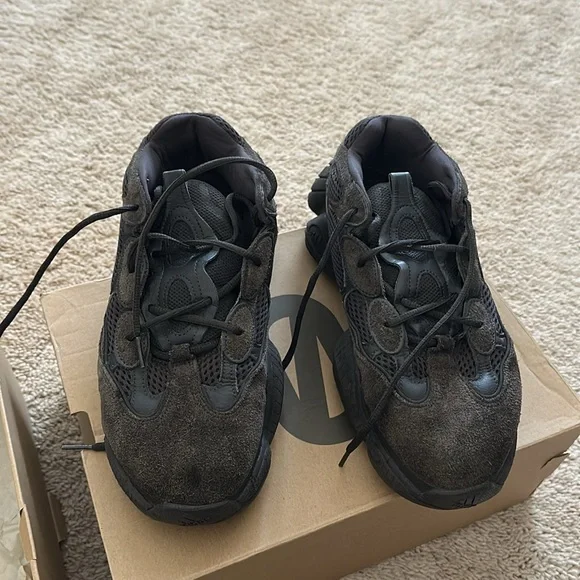 Yeezy 500 - Picture 3 of 5